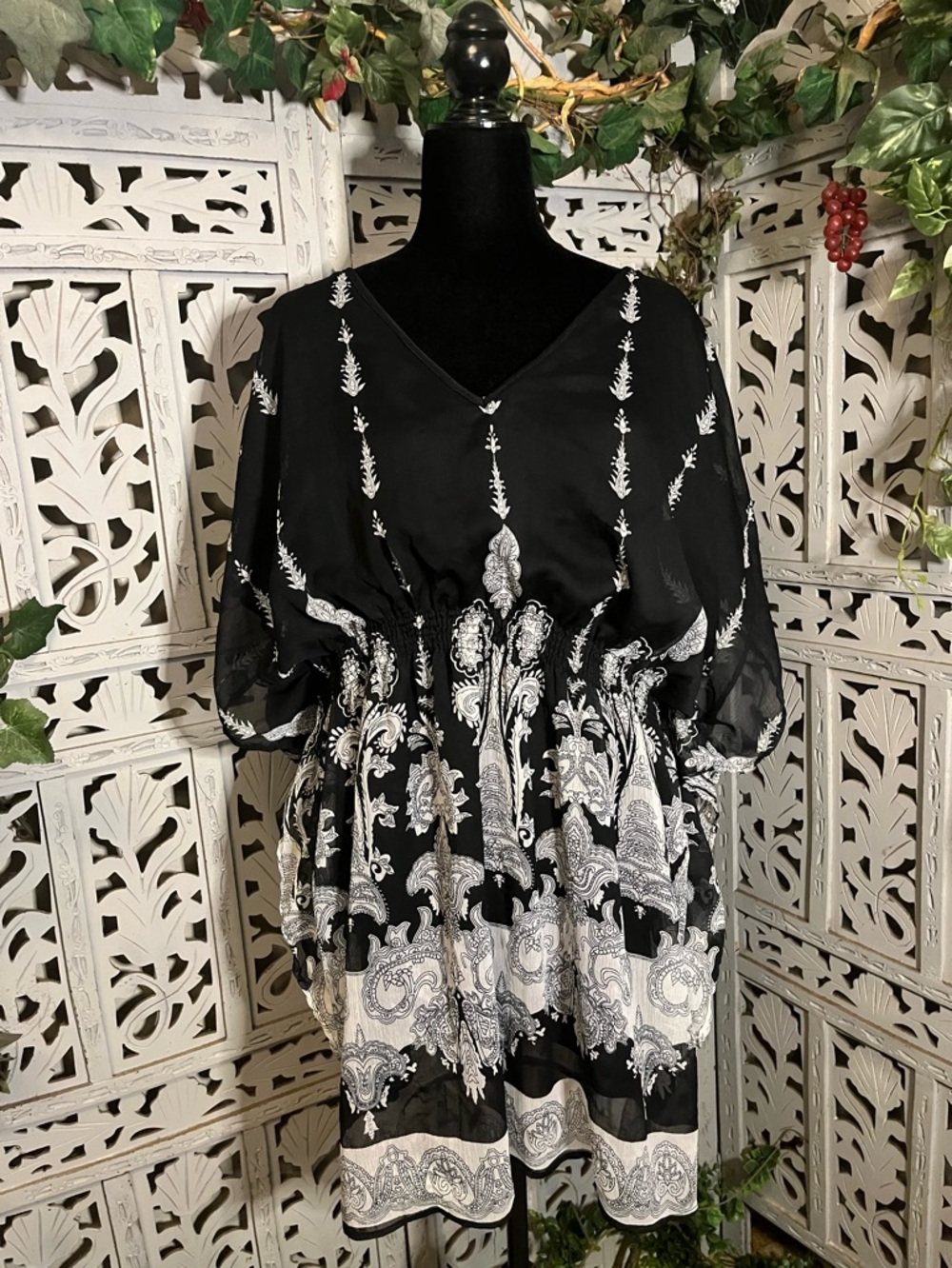 MPH COLLECTION CUTE BLACK WITH GRAY/BLACK ACCENTS SHORT SLEEVES PLUS TOP